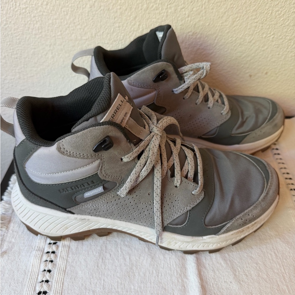 Merrill Men’s Boots Hiking Tempo Sol Mid WP. Men’s Size 10.5 Gray Grey J038733